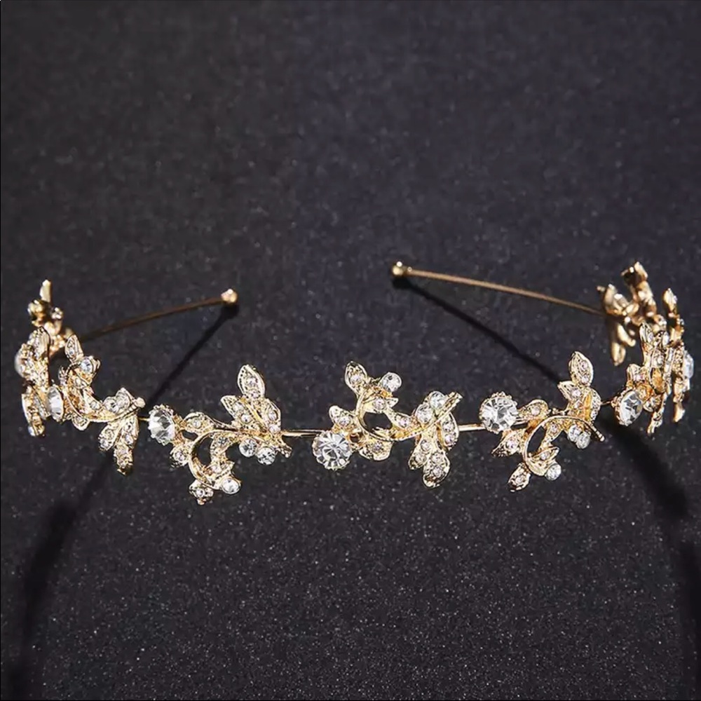 đmoving saleđ Beautiful, gold bridal tiarađ - Picture 1 of 1